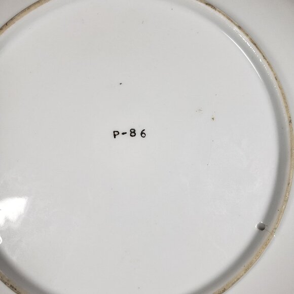 Ceramic Red Cardinals Wall Plate Gold Rim Floral Design 8.25" Diameter - Picture 6 of 7